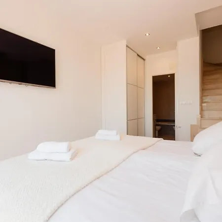 Modern Penthouse With Private Jacuzzi, Panoramic Sea And Views - 8 Min To Puente Apartment *